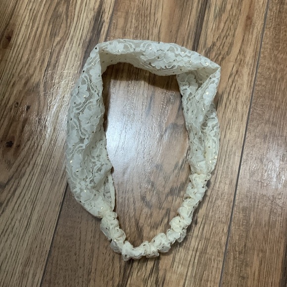 BNWOT Women’s 3 headbands - Picture 3 of 7